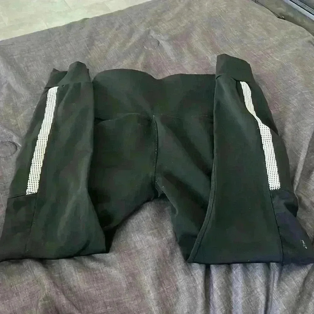 Black Activewear Leggings - Picture 2 of 3